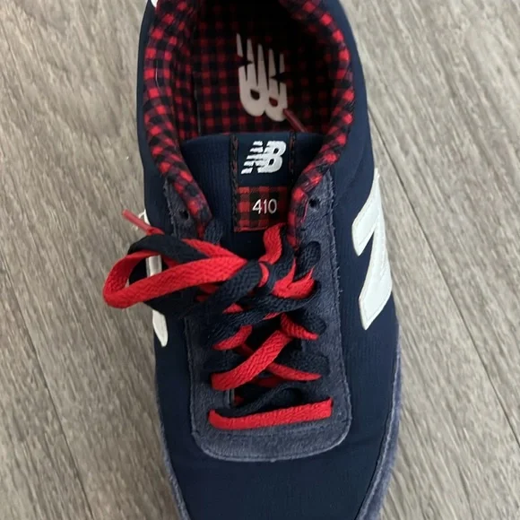 EUC New Balance 410 Women’s Size 7.5 Blue and Red - Picture 3 of 5